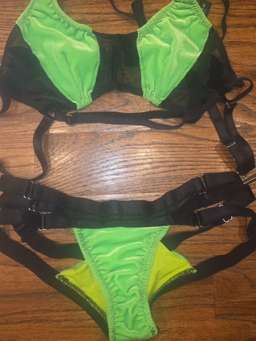 Pole Dance set - bright green - flocked "Bat- print mesh"  xs/s by Electric Ages